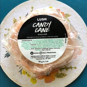 🆕LUSH Candy Cane Roulade